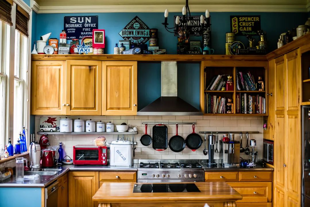 一部煥新家│傳統(tǒng)三件套已經(jīng)落伍，現(xiàn)在廚房流行這樣裝