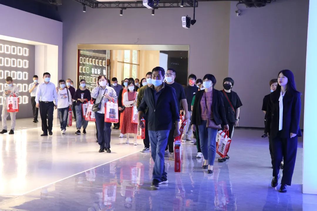 集成十大品牌帥豐電器聯(lián)合建設(shè)銀行開(kāi)展建行家裝節(jié)活動(dòng)