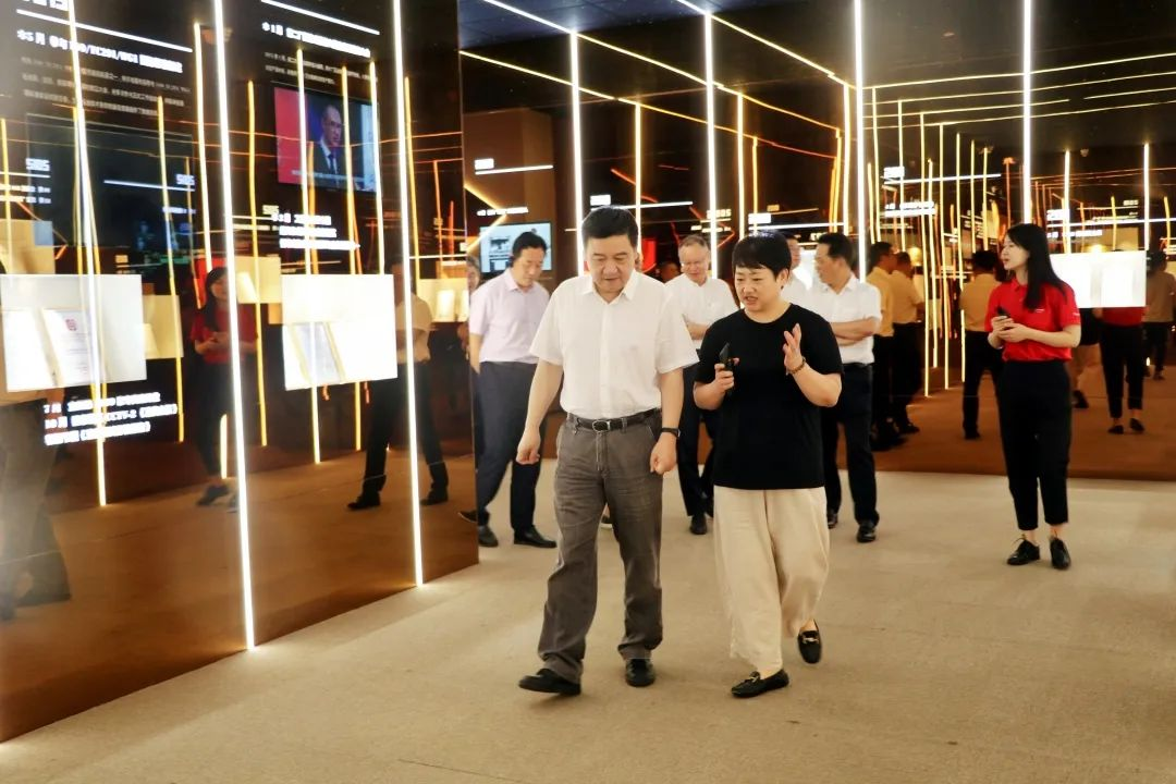 浙江省人大常委會(huì)黨組一行蒞臨集成灶品牌帥豐電器參觀調(diào)研！