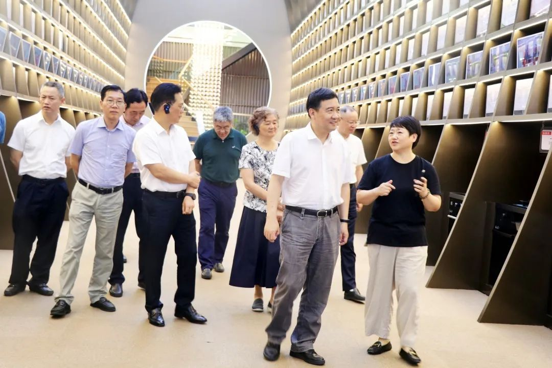 浙江省人大常委會(huì)黨組一行蒞臨集成灶品牌帥豐電器參觀調(diào)研！