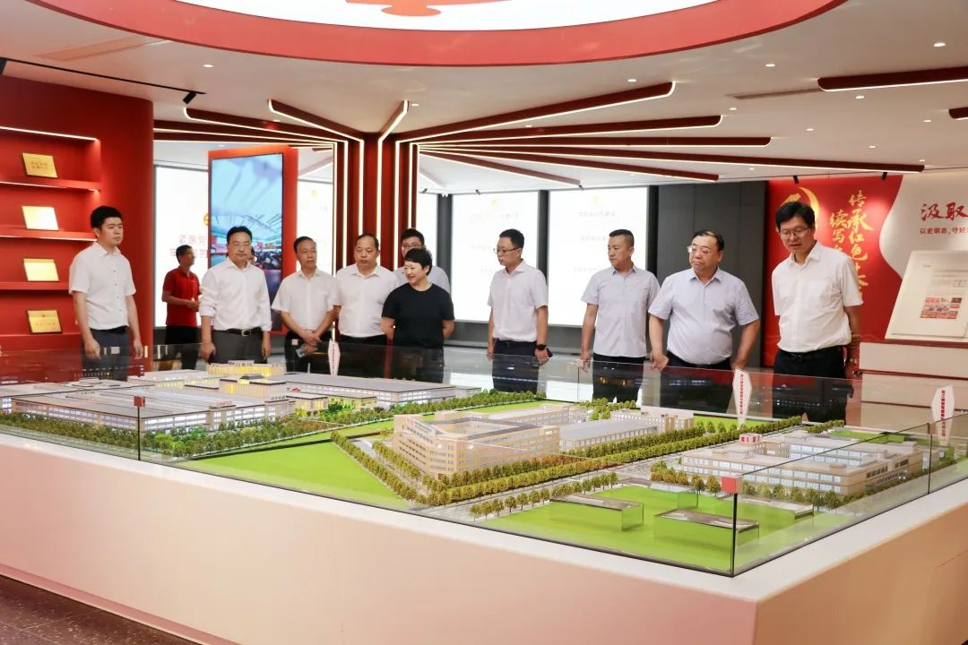 中國(guó)五金制品協(xié)會(huì)理事長(zhǎng)一行蒞臨集成灶品牌帥豐電器考察指導(dǎo)