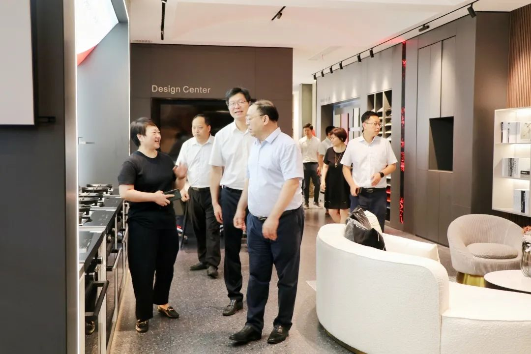 中國(guó)五金制品協(xié)會(huì)理事長(zhǎng)一行蒞臨集成灶品牌帥豐電器考察指導(dǎo)