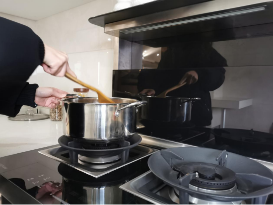 小廚房改造必選的品牌集成灶，超小機(jī)身樣樣精通