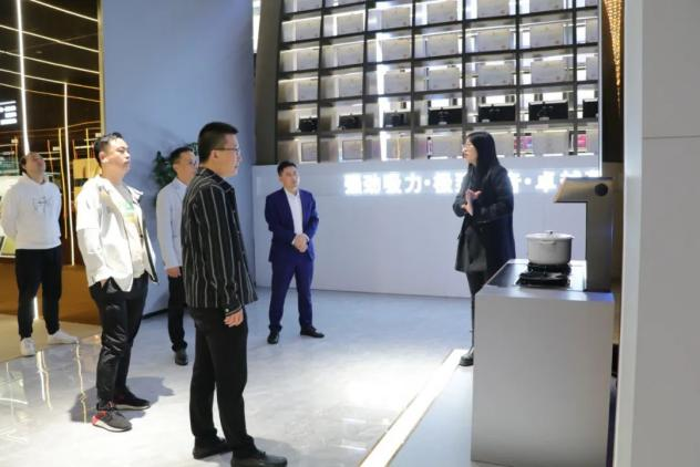 天貓優(yōu)品理想廚房王雁北一行蒞臨集成灶品牌帥豐電器參觀調(diào)研！