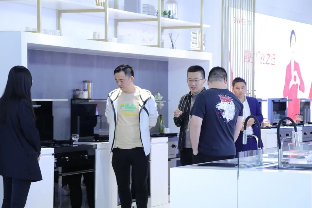 天貓優(yōu)品理想廚房王雁北一行蒞臨集成灶品牌帥豐電器參觀調(diào)研！