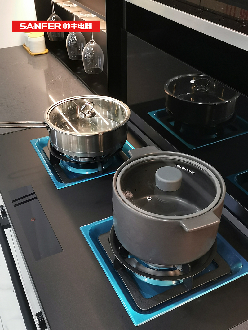 帥豐集成灶易清潔的秘密，探索晶鋼王面板的神奇“魔法”