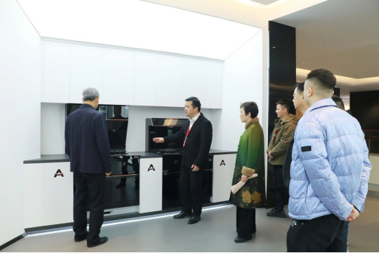 爭創(chuàng)新高，共促發(fā)展！安徽省固鎮(zhèn)縣委書記沈明舉一行蒞臨帥豐電器參觀調(diào)研