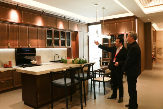 爭創(chuàng)新高，共促發(fā)展！安徽省固鎮(zhèn)縣委書記沈明舉一行蒞臨帥豐電器參觀調(diào)研