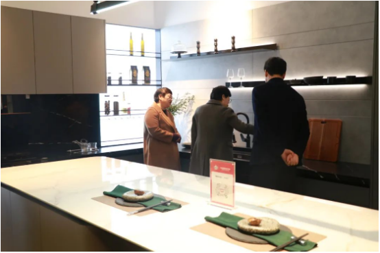 快訊 | 嵊州市委副書記、市長潘超英，副市長郭偉鋒一行蒞臨帥豐電器參觀調(diào)研