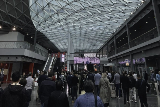 董事長商若云帶隊探知米蘭家具展，洞察國際家居設(shè)計新趨勢