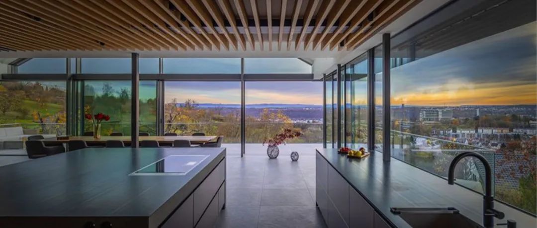 與國(guó)際先進(jìn)理念接軌，全力打造一站式高端全屋定制