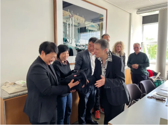 打造國(guó)際校企合作新優(yōu)勢(shì)，理念共創(chuàng)，技術(shù)互融