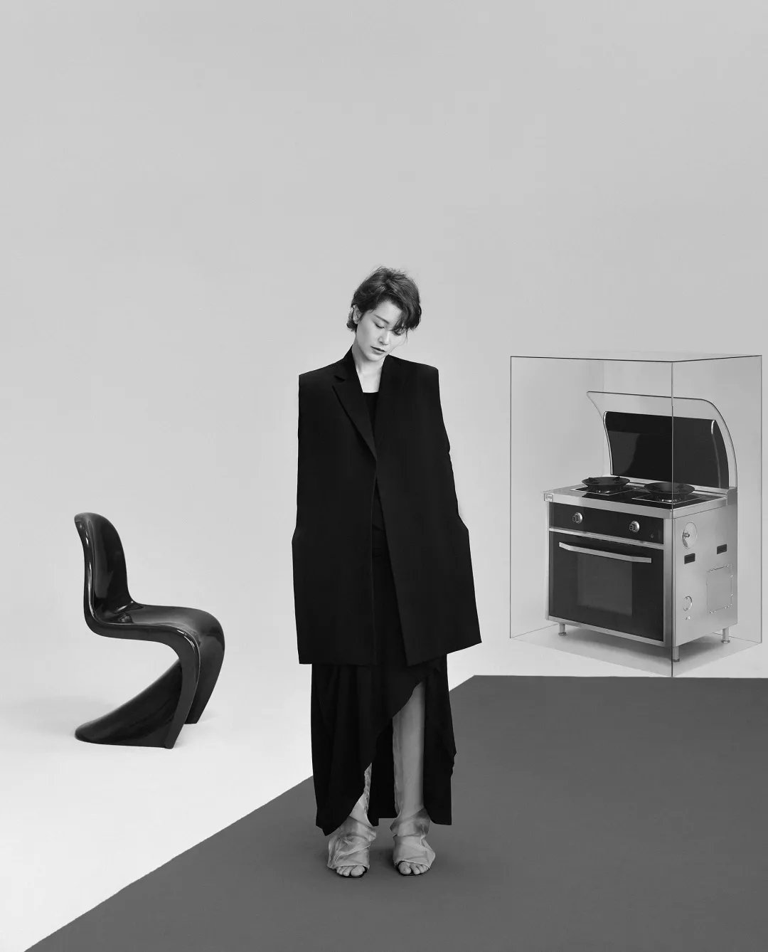 帥豐攜手海清登上《卷宗》家居創(chuàng)刊號，V9蒸烤一體演繹集成灶新風(fēng)尚