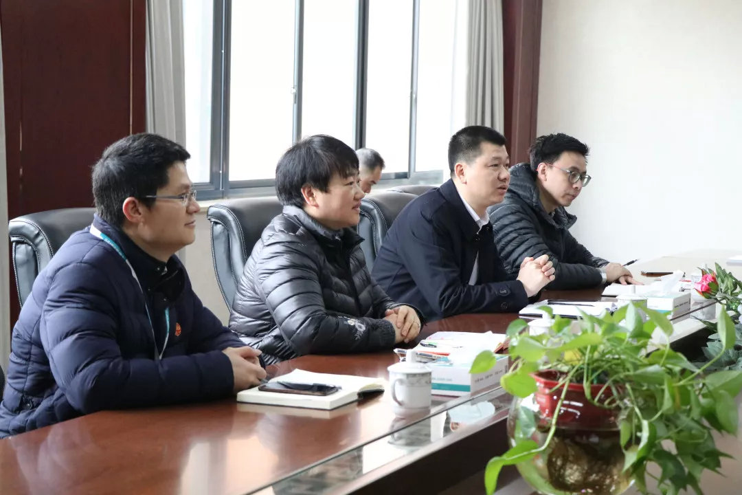 嵊州市長嚴(yán)鋼蒞臨指導(dǎo)，帥豐謹(jǐn)記叮囑，2019繼續(xù)領(lǐng)航嵊州廚電行業(yè)發(fā)展！
