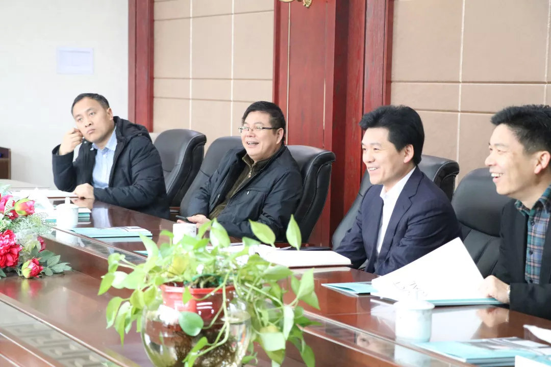 嵊州市長嚴(yán)鋼蒞臨指導(dǎo)，帥豐謹(jǐn)記叮囑，2019繼續(xù)領(lǐng)航嵊州廚電行業(yè)發(fā)展！