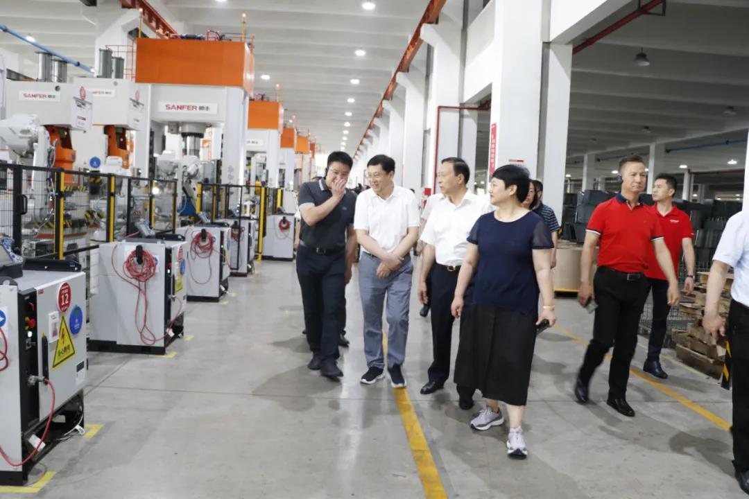 領(lǐng)勢(shì)而上，實(shí)力榮耀|“中國(guó)廚具之都”評(píng)審組專家走進(jìn)帥豐，考察指導(dǎo)相關(guān)工作