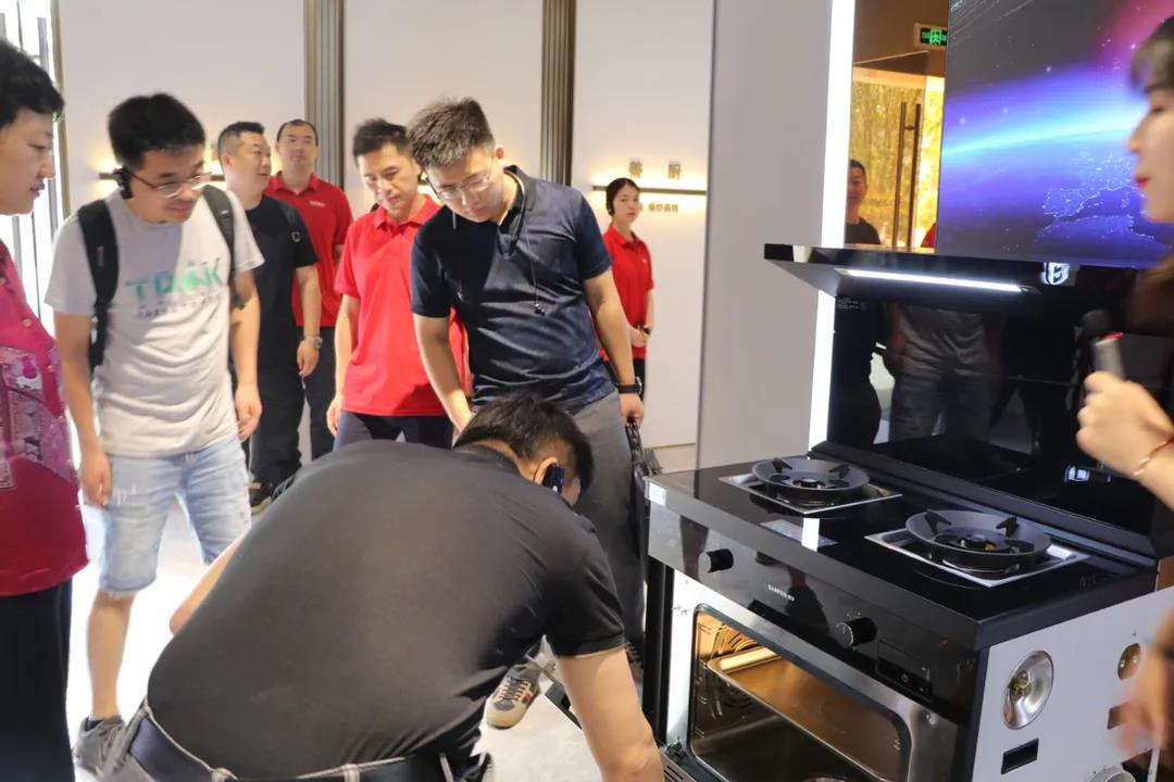 聚力賦能 領(lǐng)跑共贏 | 考察團(tuán)走訪帥豐電器，抒寫嵊州廚電新篇章！
