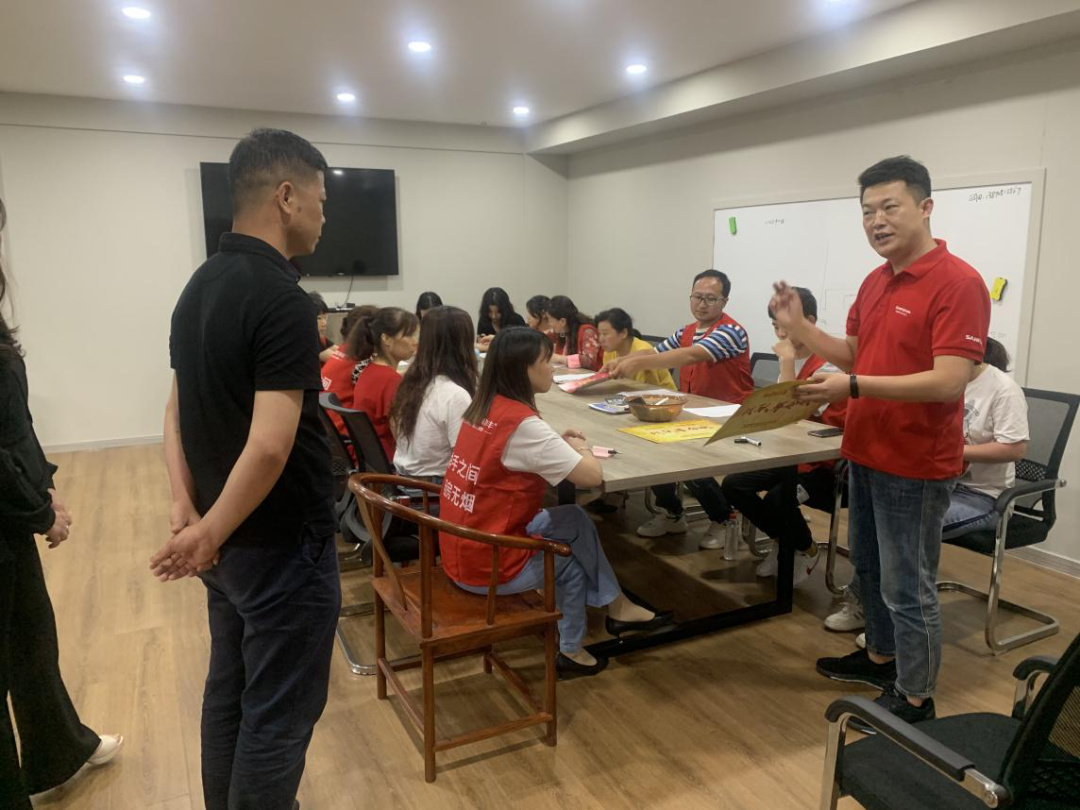 向帥豐電器優(yōu)秀經(jīng)銷商張熙明學習，共同目睹門店風采