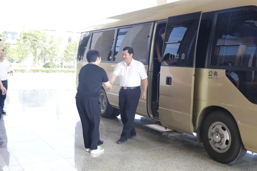 大國品牌|紹興市人大常委會主任譚志桂一行走訪帥豐電器，大力稱贊帥豐實力