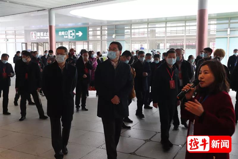 今天上午，杭臺高速鐵路正式通車